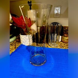 GLASS FLOWER VASE